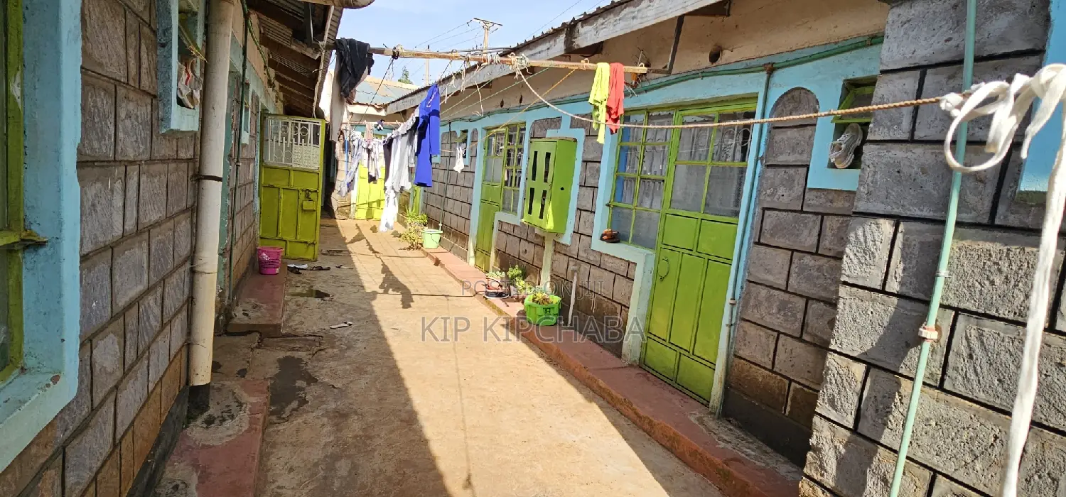 12bdrm Duplex in Kimumu for sale