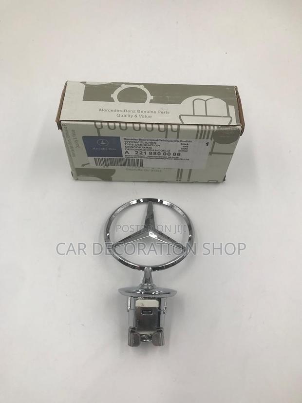 Mercedes Benz Silver Bonnet Lockable Badge - main view