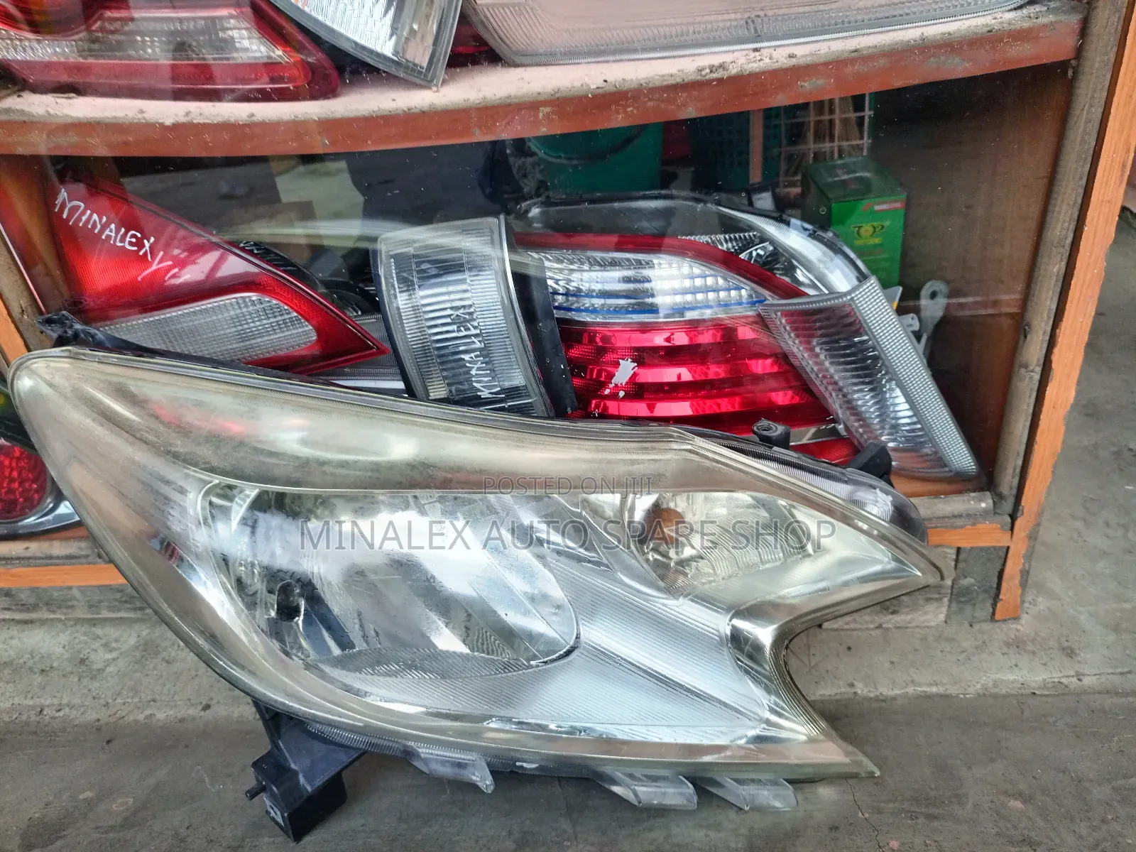 Headlight Nissan Note RHS Nonzenon 2012 Model Onwards