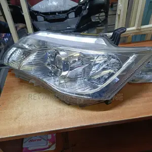 Fielder 161 2014 Headlight Xenon Clear.