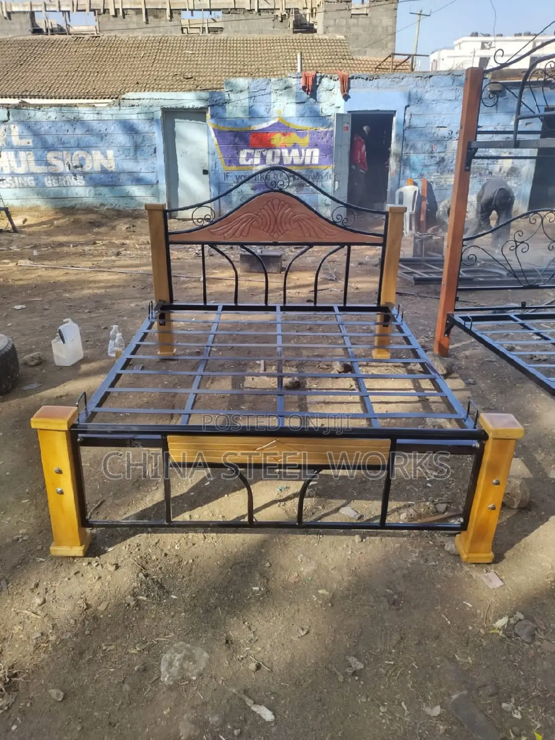 5 X 6 Metalic Bed With. Mahogany Stands