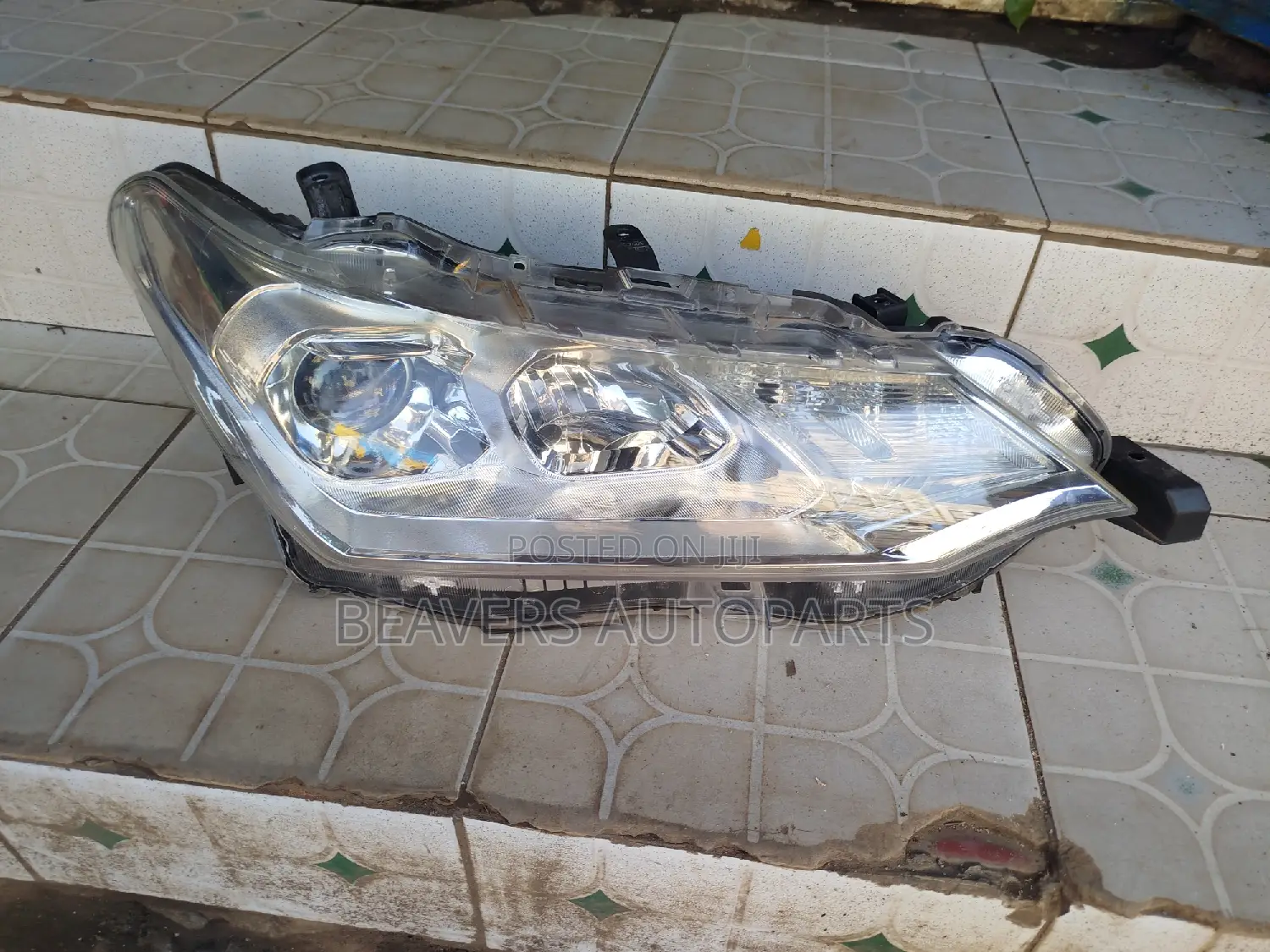 Axio 165 /Fielder 2015 Headlight
