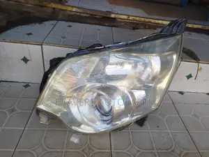 Noah 2010-2014 Headlight