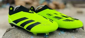 Laceless Adidas Predator Football Boots >Laceless Boots