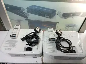 EPSON Projector_-Eb S05,