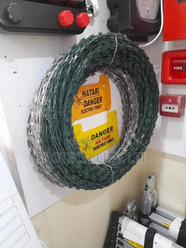 450mm Galvanized Cross Barbed Razor Wire - thumbnail 7