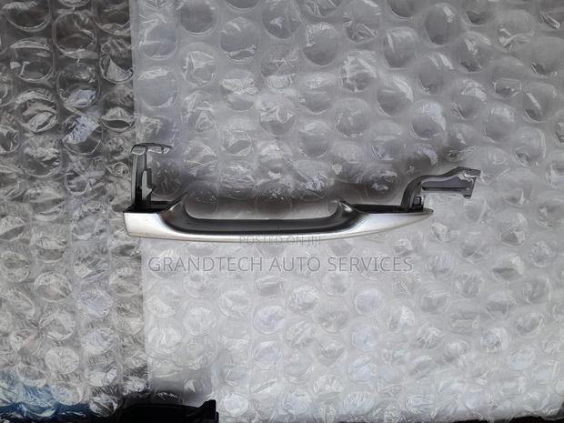 Noah/ Voxy Door Handle