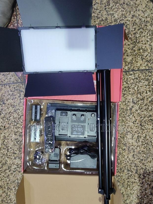 Led 800 Photo Light. Remote / Tripod Stand/ Two Batteries - main view