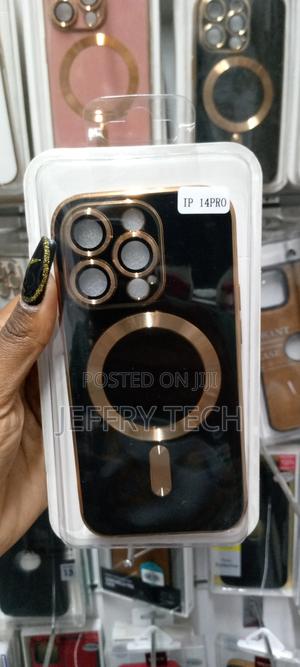 Magsafe Transparent Shockproof Case for iPhone 14 Pro - thumbnail 2