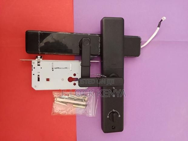 Smart Connectivity.Biometric Wifi Lock With Passcode Tech - main view