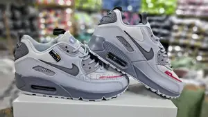 Airmax 90 Grey Sneakers >Airmax 90 Sneakers