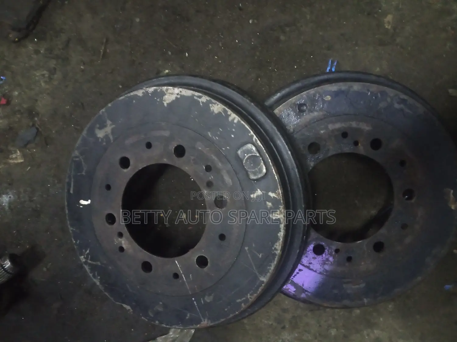 Toyota Hiace 7 L Drums