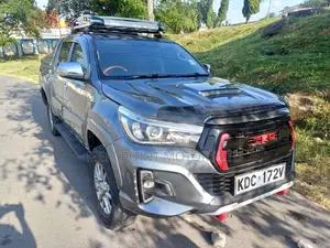 Toyota Hilux 2014 Gray