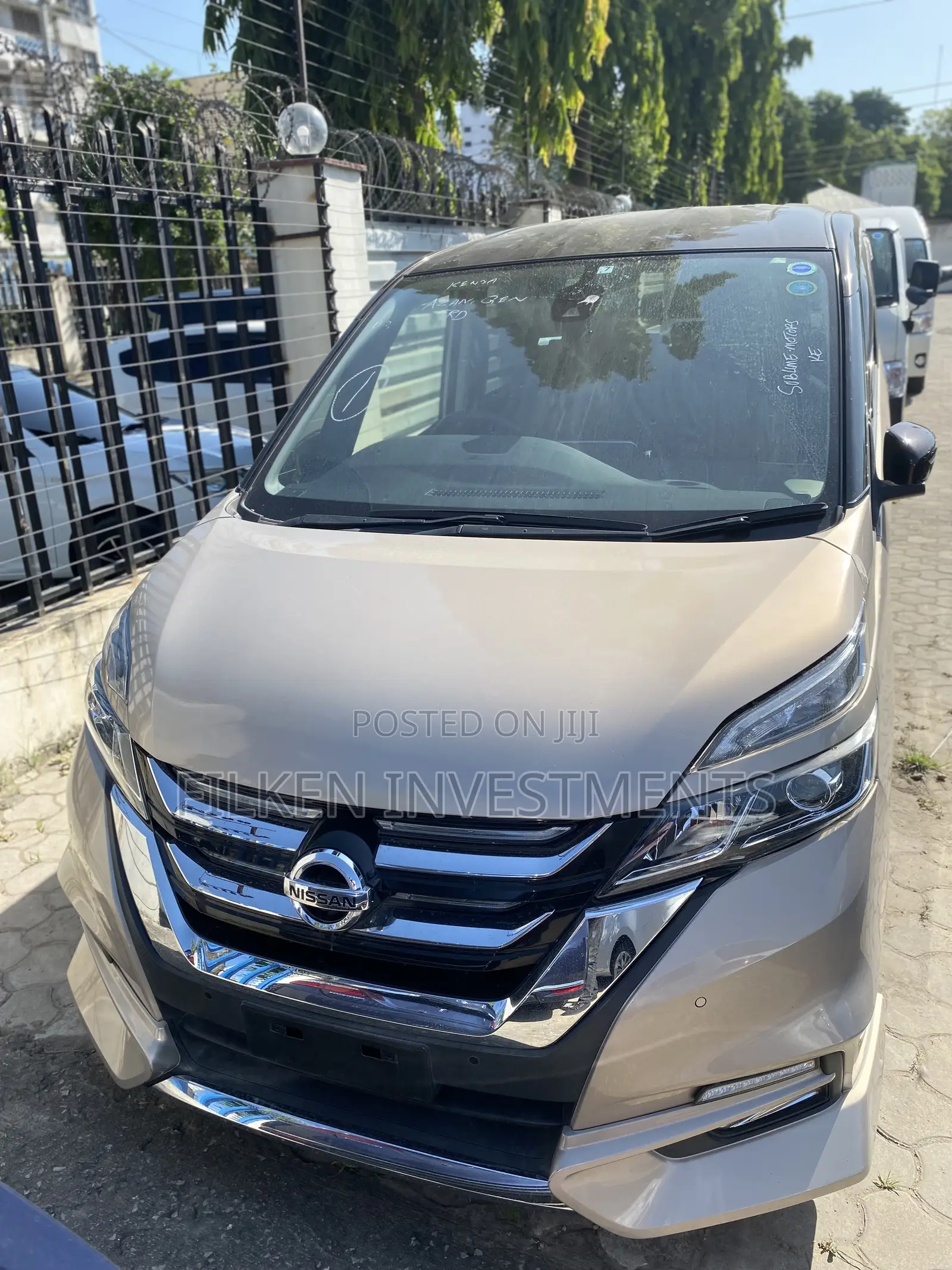 Nissan Serena 2018 Beige
