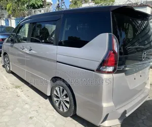 Nissan Serena 2018 Beige