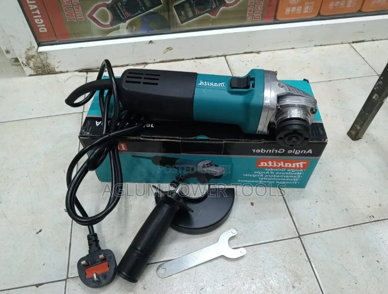 Professional Makita Angle Grinder 4.5 Inches