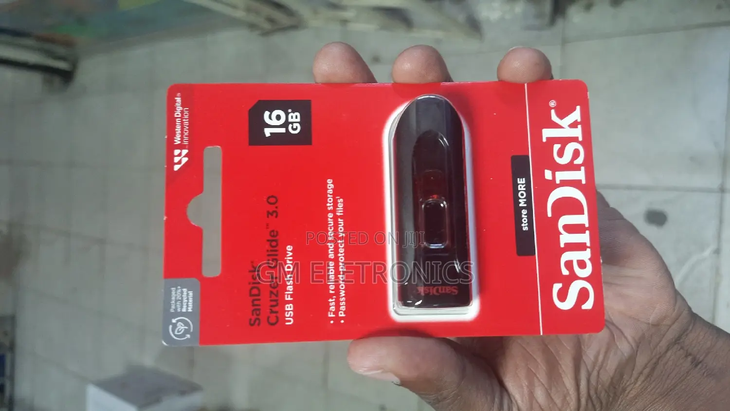 New 16gb Sandisk Gruzer Glide 3.0 Flash Drive.