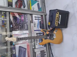 Solo Guitar Fender and Combo 8inch Marshall Mg10