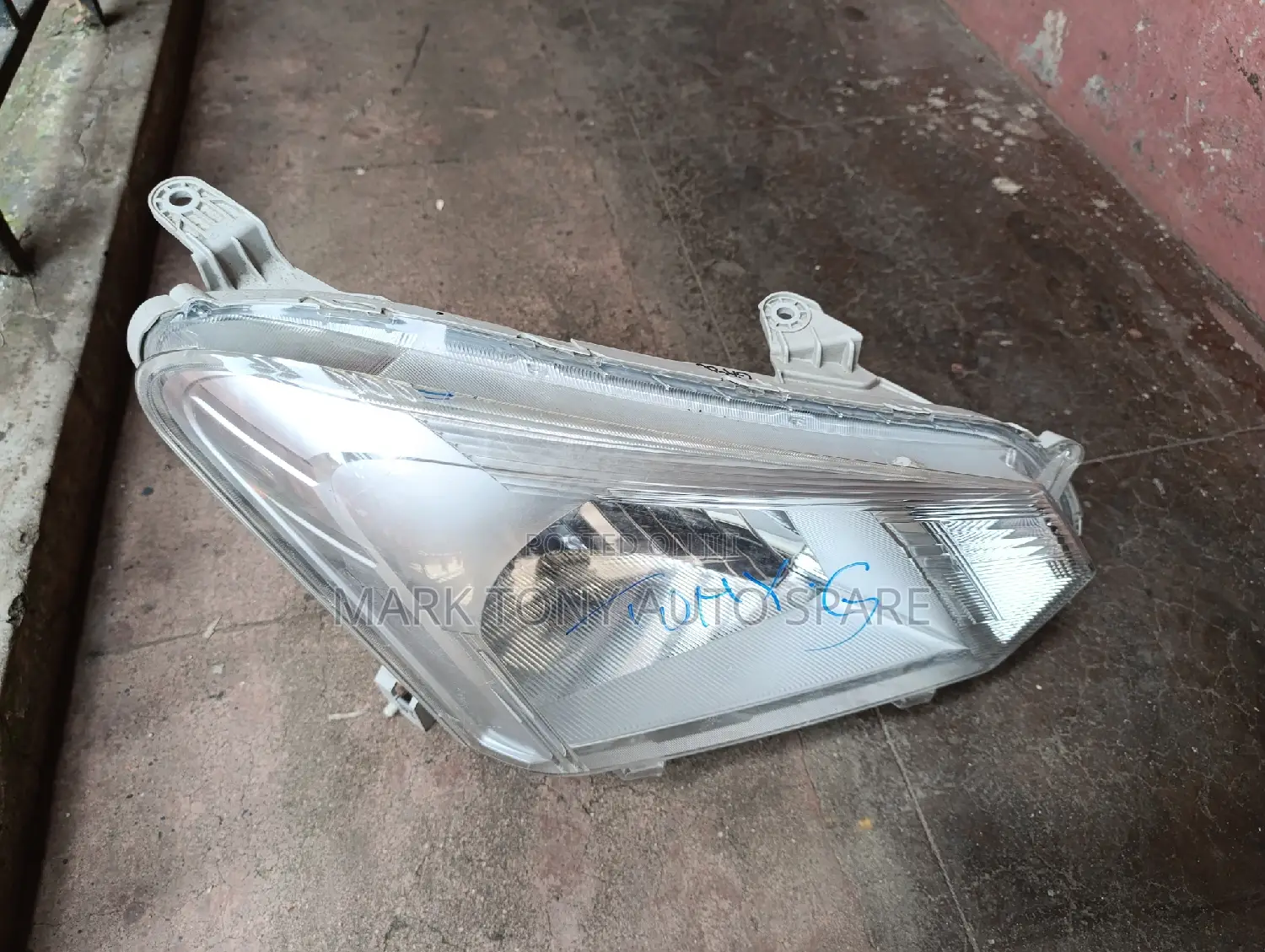 Isuzu D Max Headlight 2013