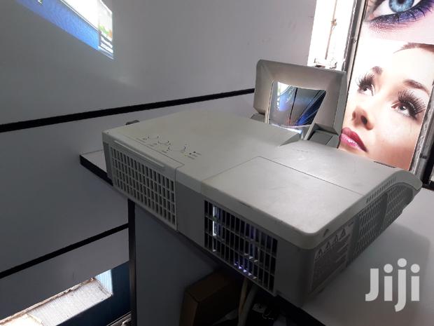 Short Throws Projectors - main view