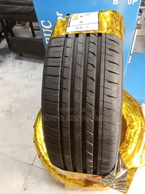 215/55r17 KENDA Kenetica Tire