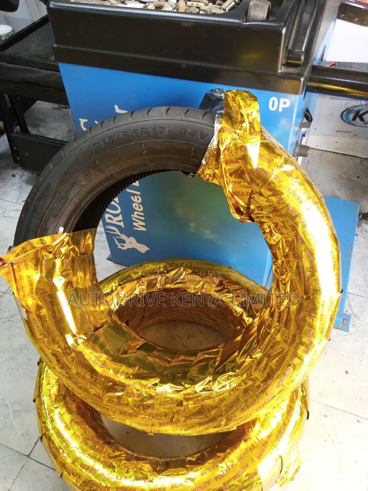 215/55r17 KENDA Kenetica Tire
