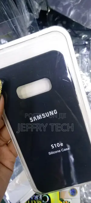 Samsung Galaxy S10e Soft Touch Silicon Cover - Official Gala