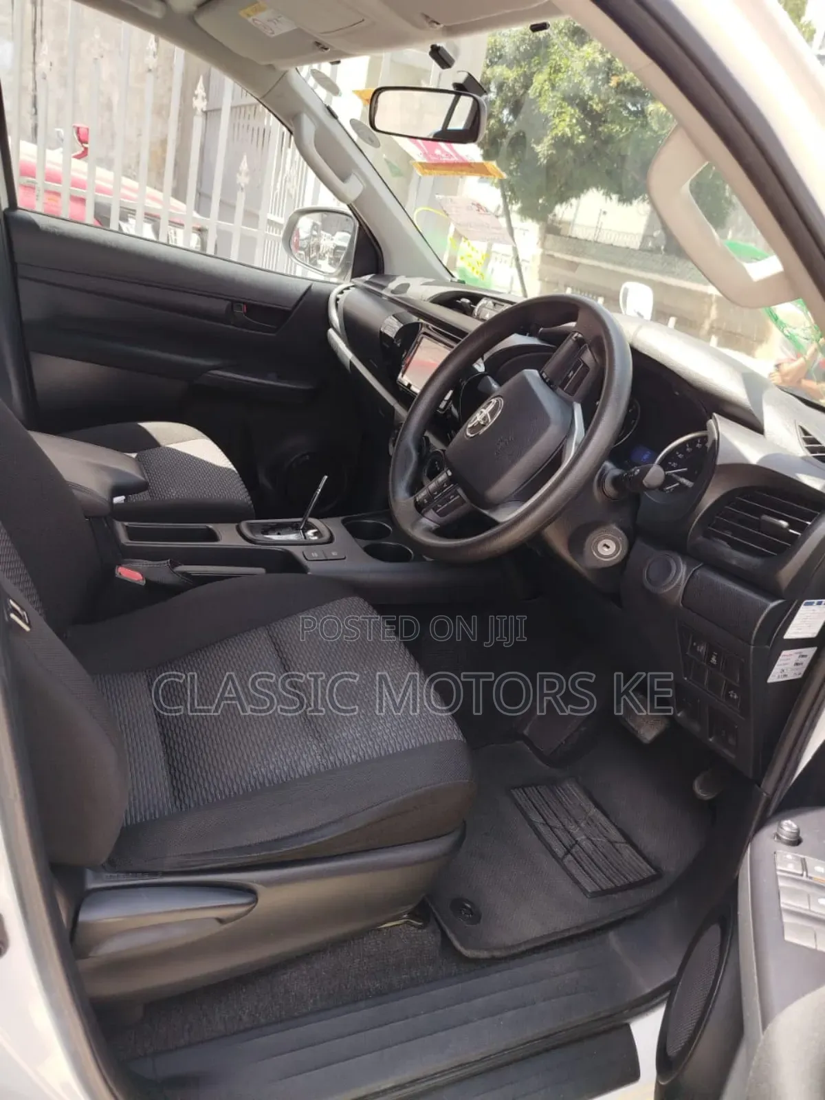 Toyota Hilux 2018 White
