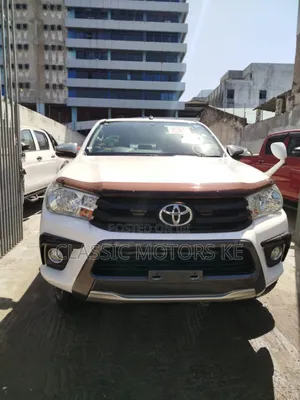 Toyota Hilux 2018 White