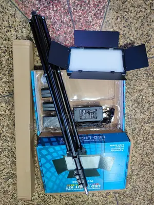 Pro 800 Led Light Kit.Very Efficient.Tripod 2 Meters Height