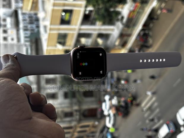 Apple Watch SE 44MM - thumbnail 4