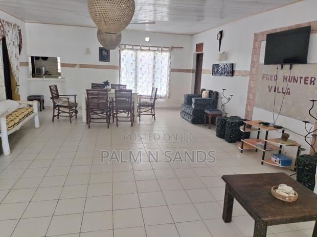 Furnished 4bdrm Bungalow in Second Row Tiwi for sale - thumbnail 6