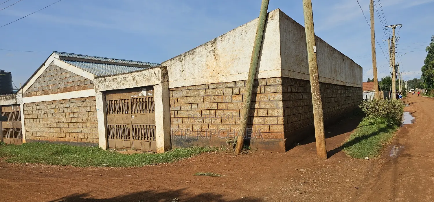 12bdrm Duplex in Kimumu for sale