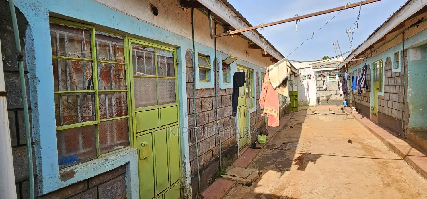 12bdrm Duplex in Kimumu for sale