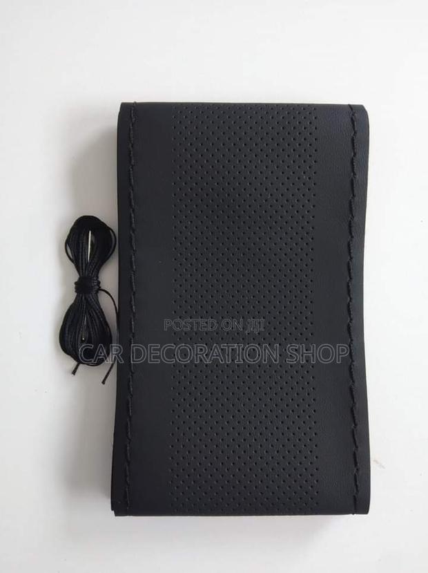 Black Stitching Steering Wheel Caps With Thread en Kneedle