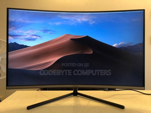 Samsung 32" Viewfinity UR59 UHD Curved Monitor