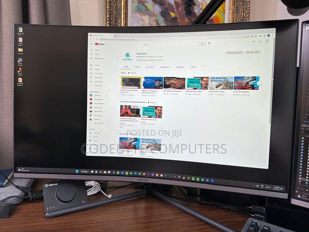 Samsung U32R590 32" UHD Curved (1500R) Frameless Monitor
