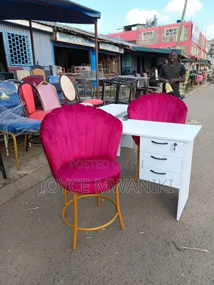 Manicure Set of a Table and 2 Flower Seats