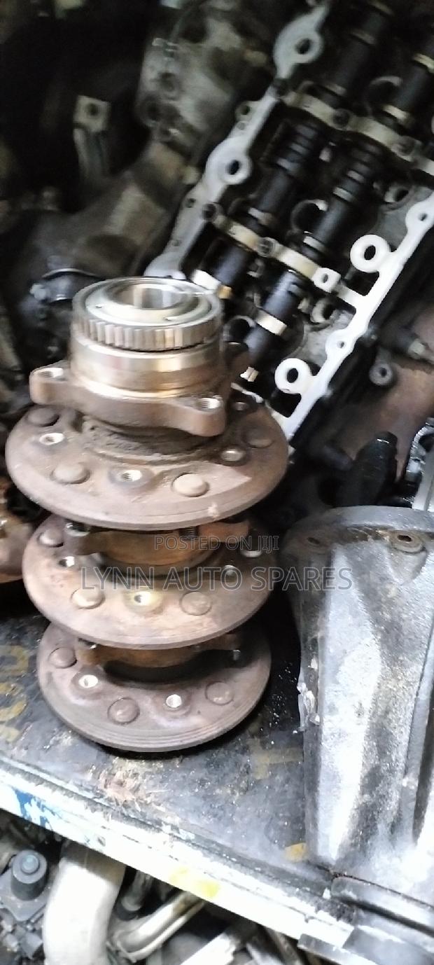 Hiace Matatu 7l 2wd Front Hub Ex Japan