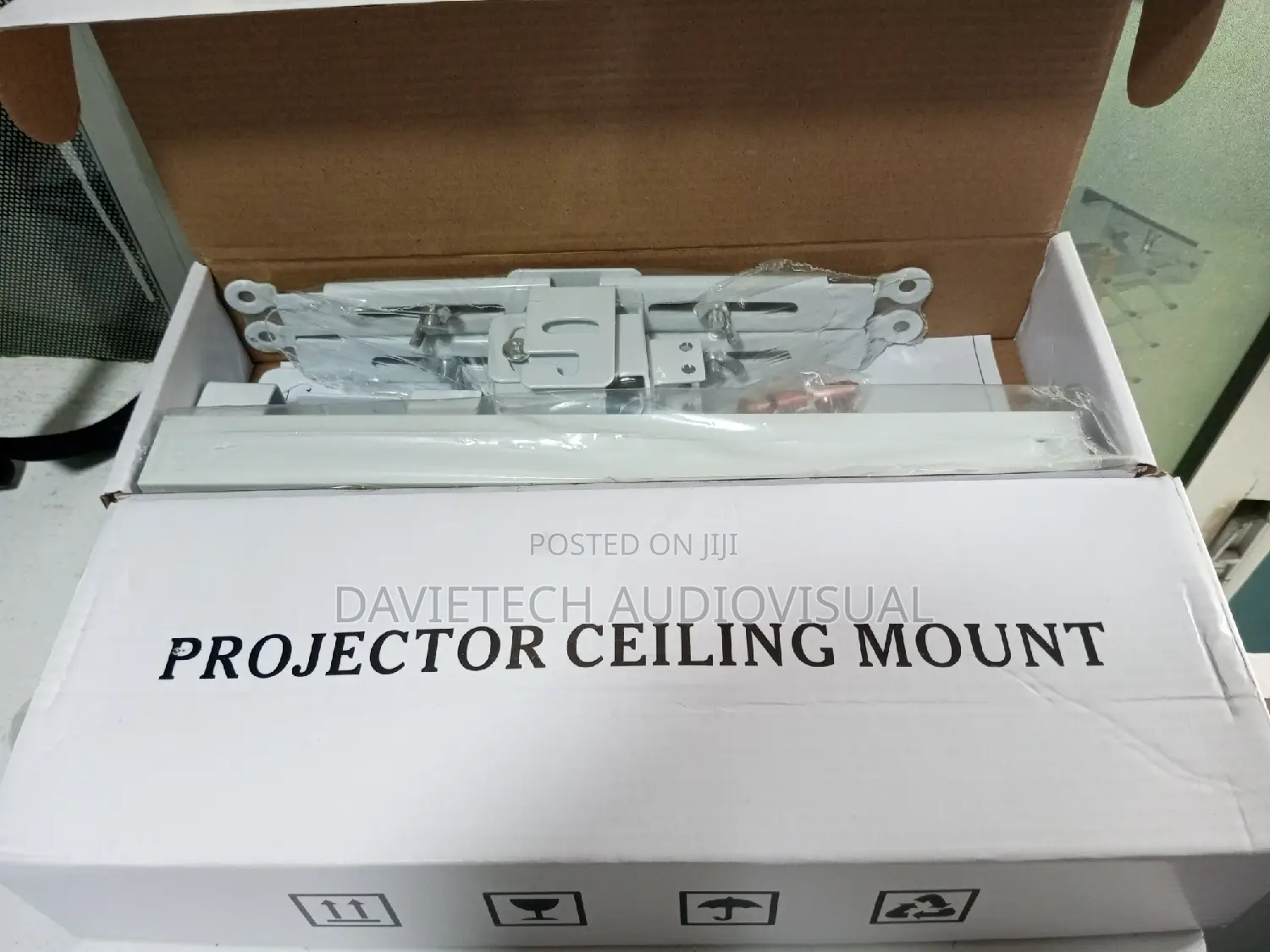 Universal _Projector -Bracket 