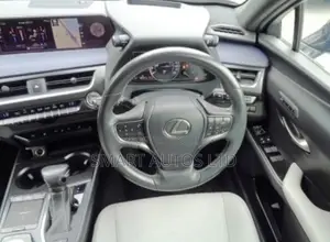 Lexus UX 200 2019 Green