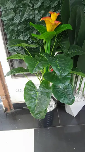 Flowered Artificial Plant With Black Vase Pebbles KSH 