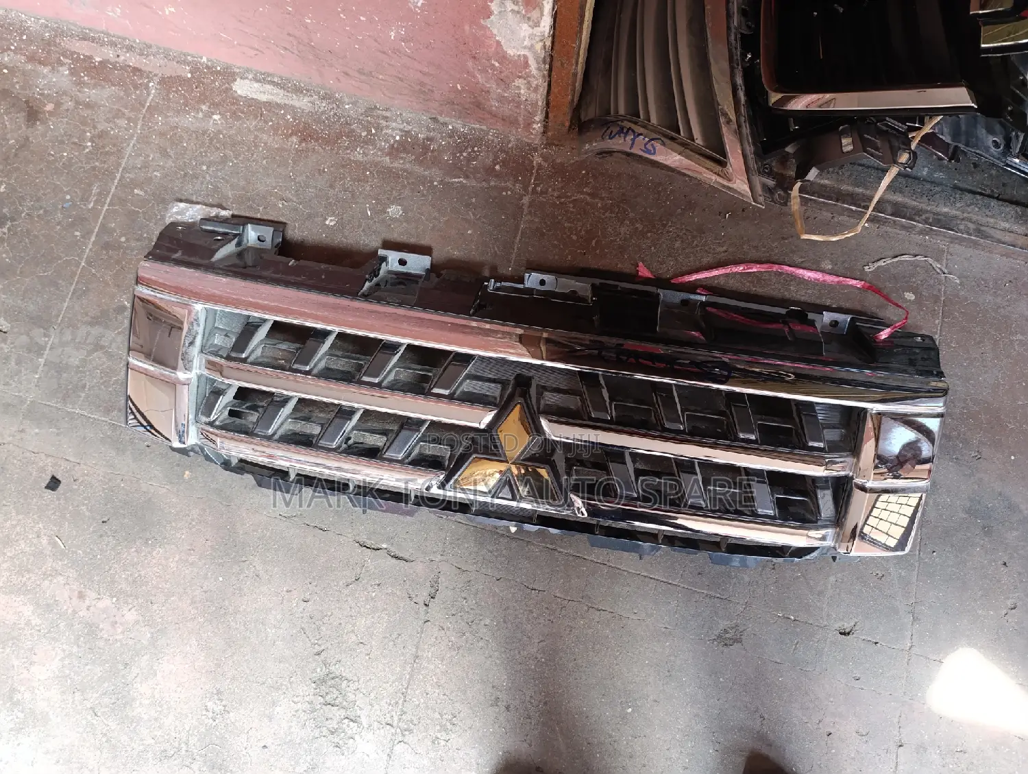 Pajero 2013 Grill
