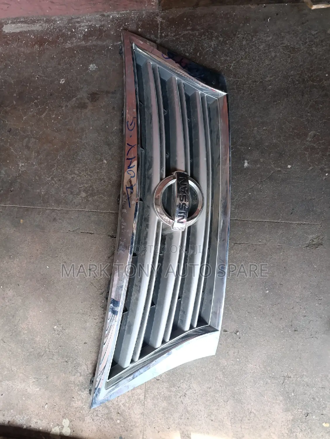 Nissan Slphy 2017 Grill