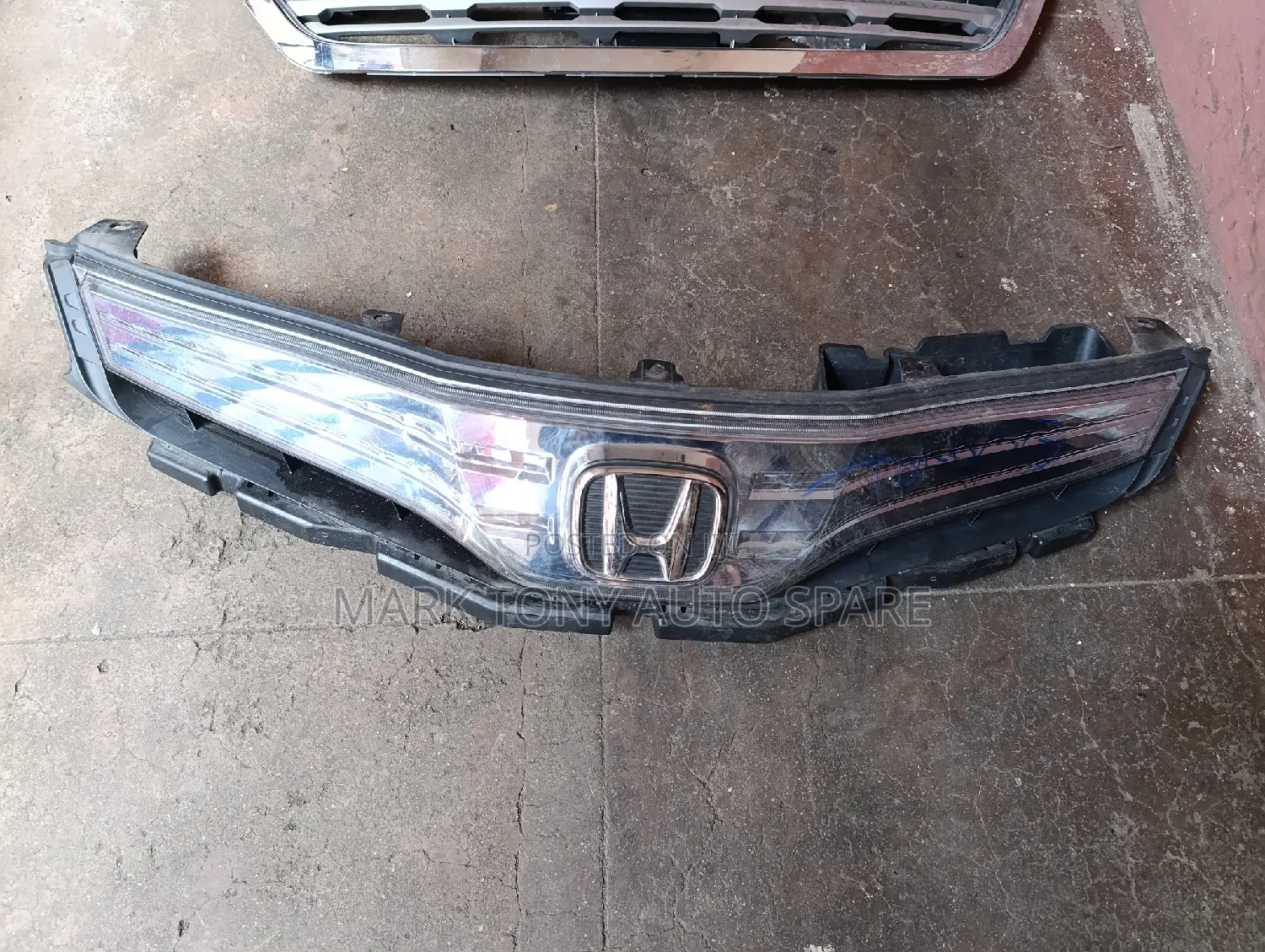 Honda Fit Shuttle 2012 Grill
