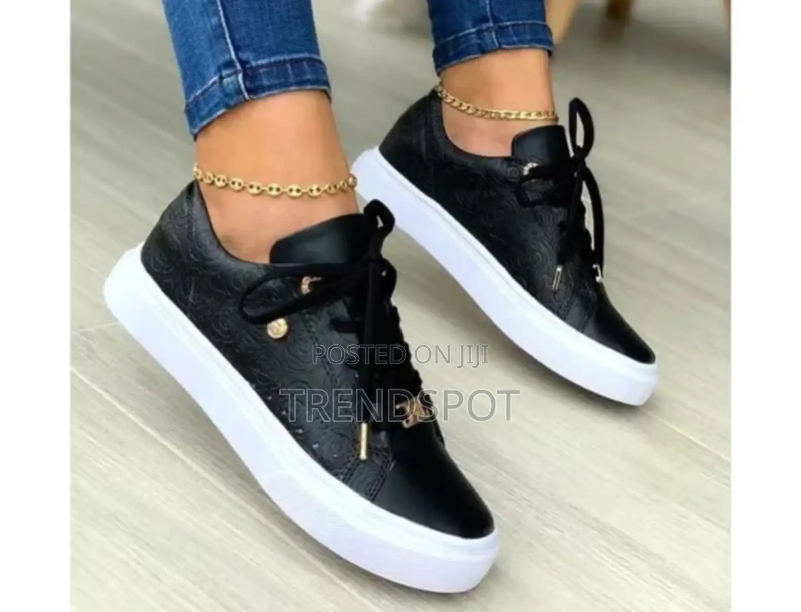 Button Sneaker