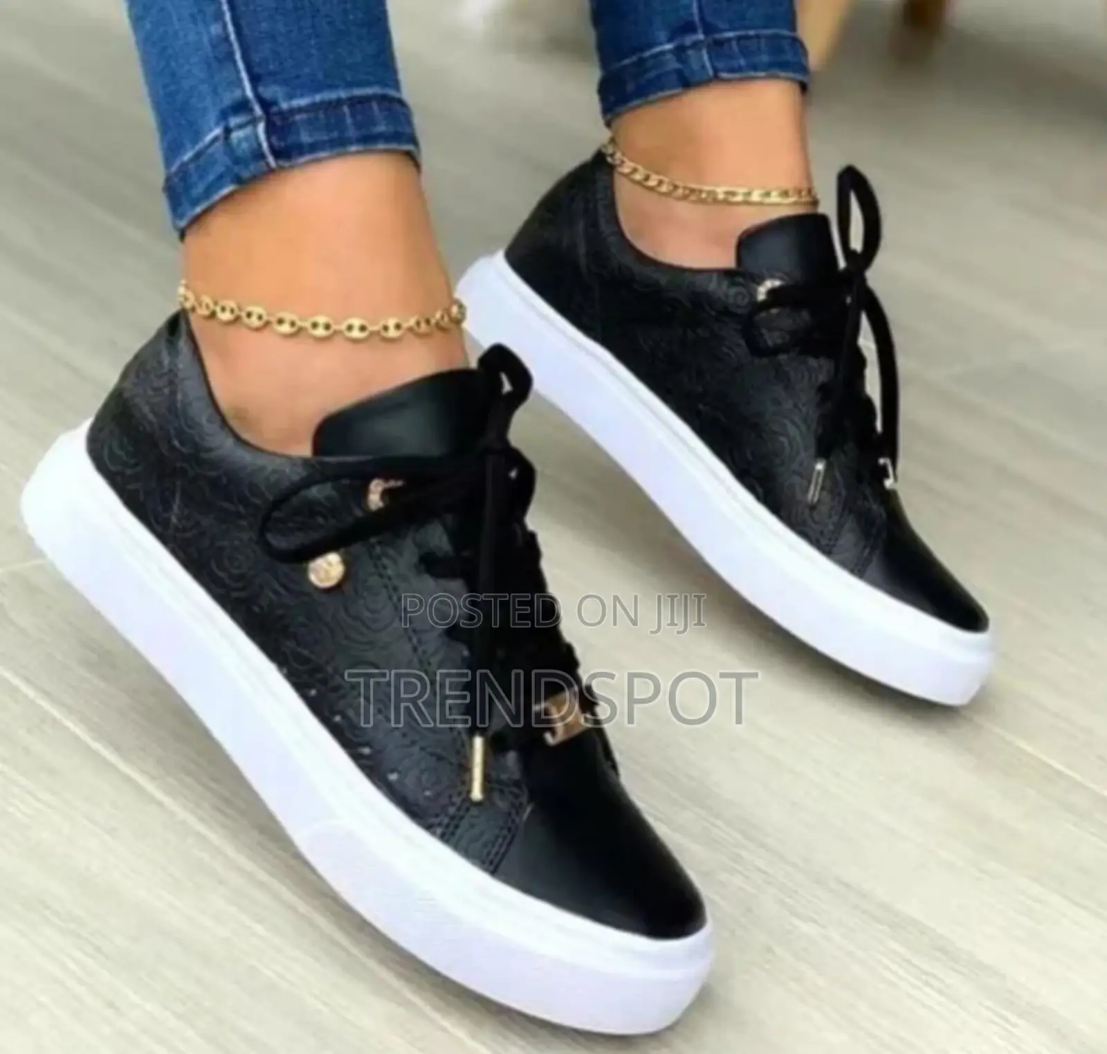 Button Sneaker