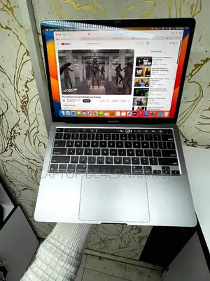 Laptop Apple MacBook Pro 2022 M2 8GB Intel Core I5 SSD 256GB