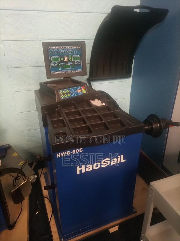 Electric Car Wheel Balancer Machine - main view