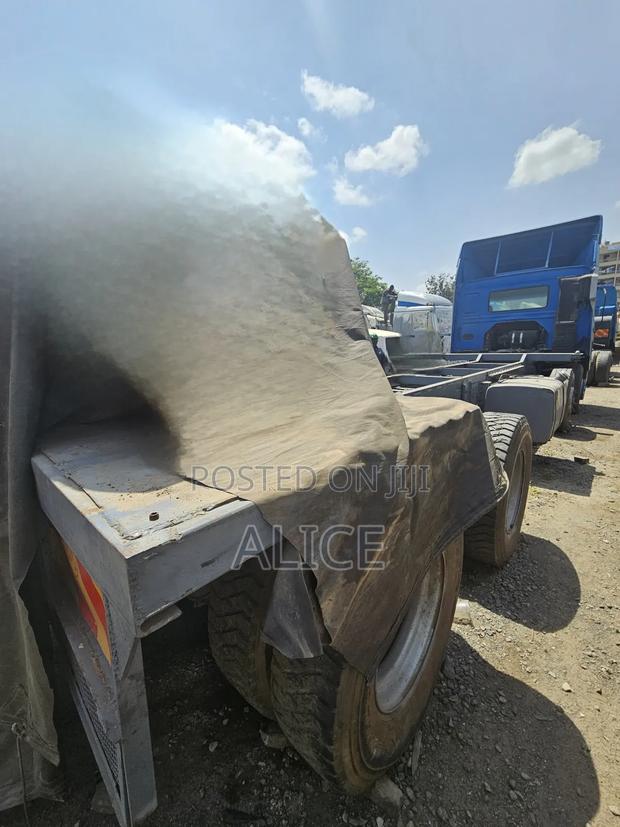 Volvo Fl10 8X4 Skeleton Truck - thumbnail 6